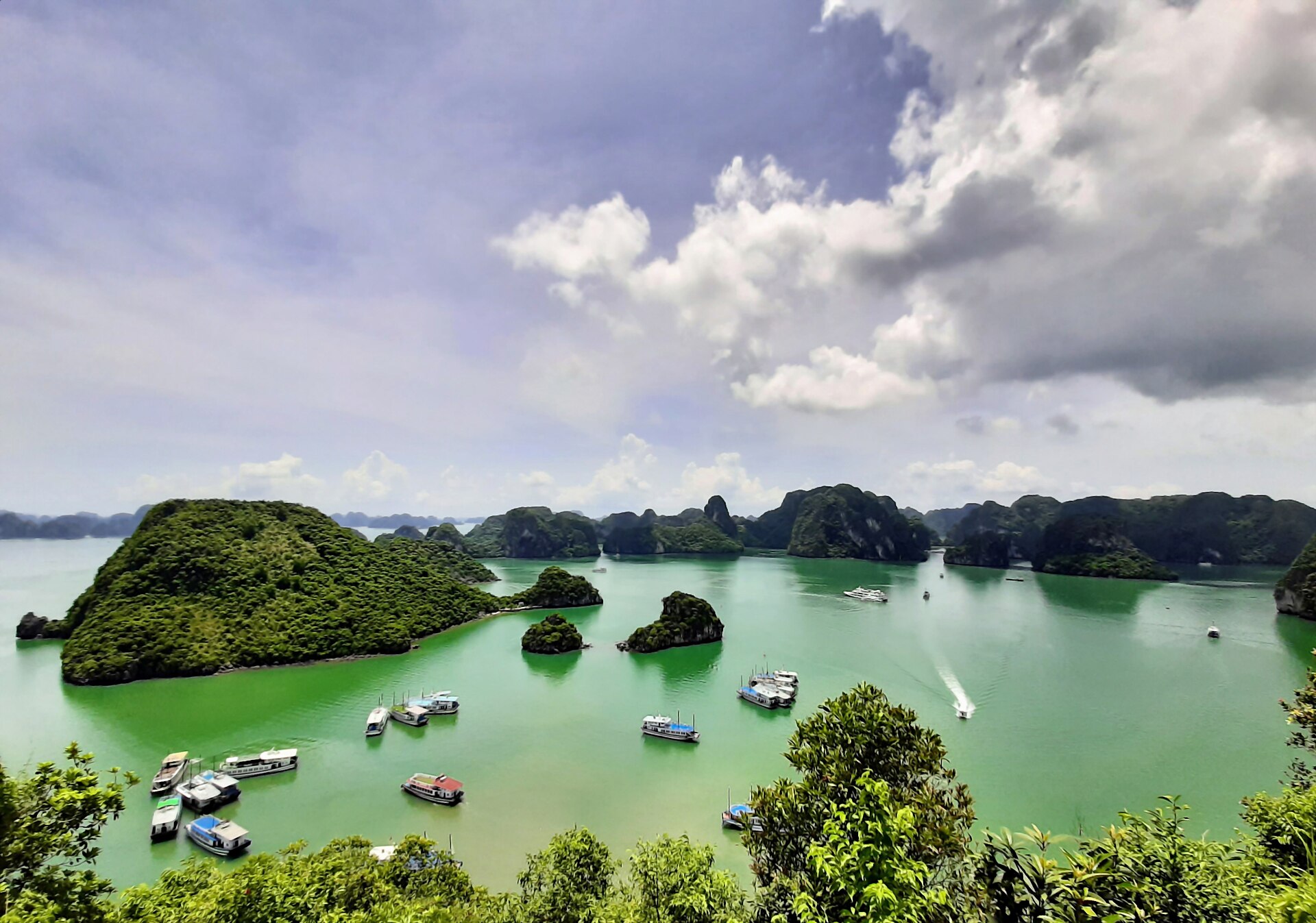 Hanoi Old Quarter & Ha Long Bay Cruise cover photo